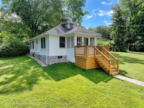 32 Prospect St, Plattekill, NY 12568