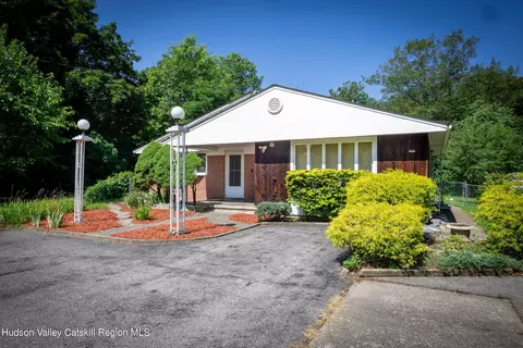 30 Romca Rd, Poughkeepsie, NY 12603 photo 2