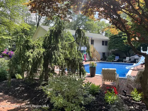 12 Ridge View Dr, New Paltz, NY 12561