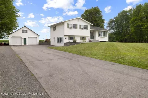 108 Red Mills Rd, Pine Bush, NY 12566