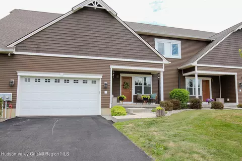 7 Strasser Pl, Campbell Hall, NY 10916