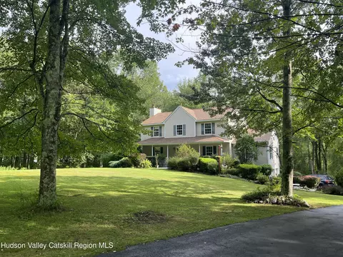 7 Autumn Knl, New Paltz, NY 12561