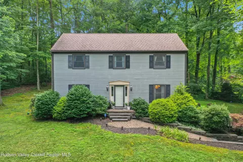 11 Youngs Ln, Tillson, NY 12486