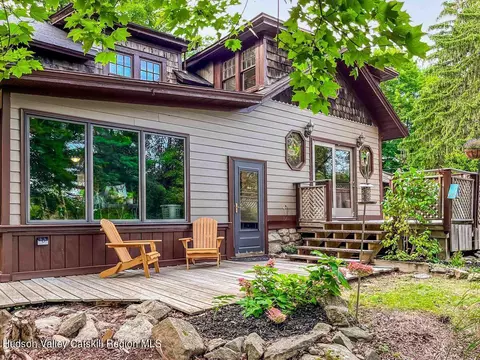 83 Buckberg Rd, Stony Point, NY 10980