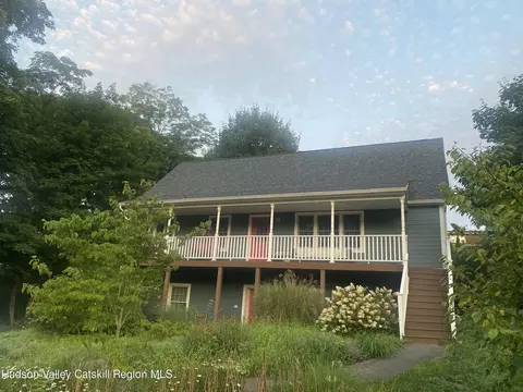 8 Ann St, Saugerties, NY 12477