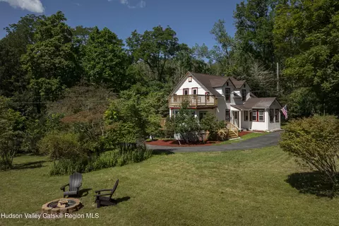 68 Country Club Rd, Ellenville, NY 12428