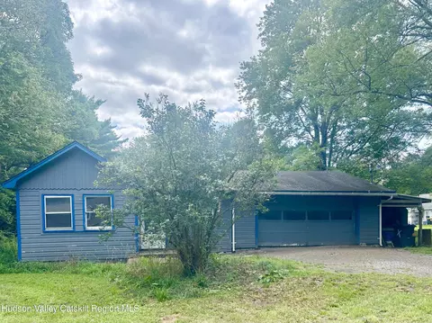207 W Saugerties Rd, Saugerties, NY 12477