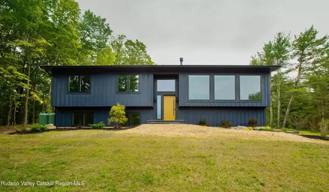35 Rocky Hill Rd, New Paltz, NY 12561