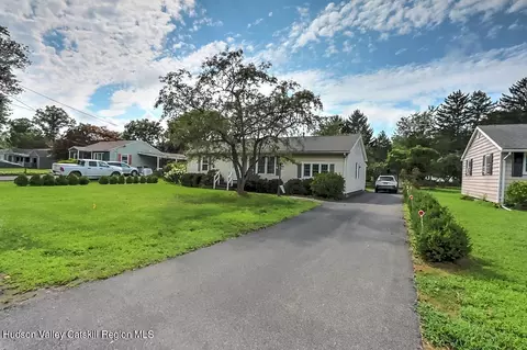 10 Simmons St, Saugerties, NY 12477