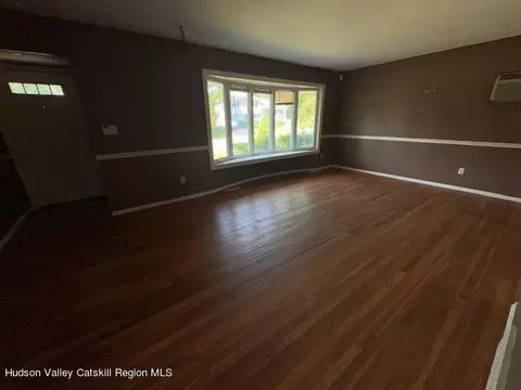 Living - 4 Merrick Rd, Poughkeepsie, NY 12601 photo 1 of 2
