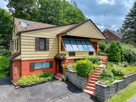 14 Granite Ct, Kingston, NY 12401
