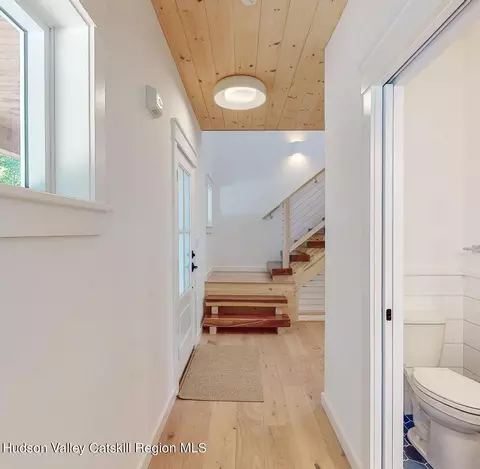 Entry Way - 382 Beaverkill Rd, Olivebridge, NY 12461 photo 2 of 5