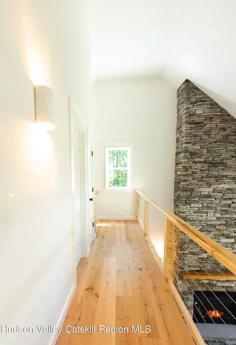 Entry Way - 382 Beaverkill Rd, Olivebridge, NY 12461 photo 4 of 5