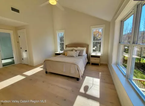 Bedroom - 382 Beaverkill Rd, Olivebridge, NY 12461 photo 5 of 8