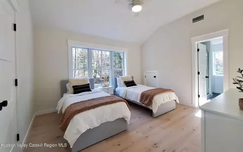 Bedroom - 382 Beaverkill Rd, Olivebridge, NY 12461 photo 2 of 8