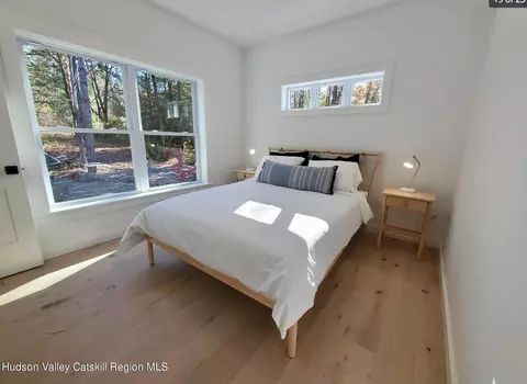 Bedroom - 382 Beaverkill Rd, Olivebridge, NY 12461 photo 4 of 8