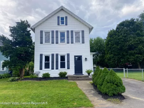 214 Green St, Port Ewen, NY 12466