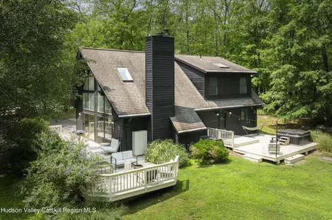 16 Autumn Knl, New Paltz, NY 12561