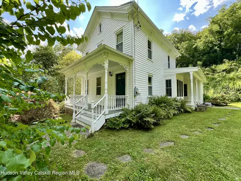 574 Hickory Bush Rd, Kingston, NY 12401
