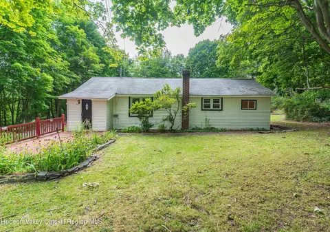83 Glenford Wittenberg Rd, West Hurley, NY 12433