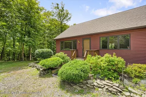 73 Woods Dr, Stanfordville, NY 12581
