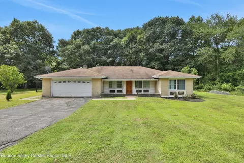 16 Shari Dr, Marlboro, NY 12542