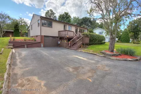 13 Corwin Pl, Lake Katrine, NY 12449