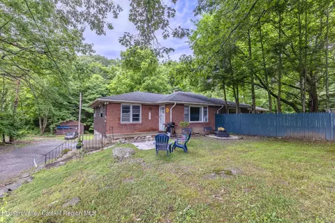 186 Horton Ln, Port Ewen, NY 12466