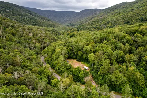208 Pantherkill Rd, Phoenicia, NY 12464