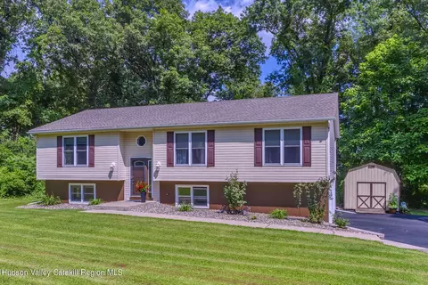 70 Frederick Dr, Lake Katrine, NY 12449