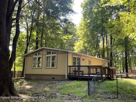 7 Dixon Ave, Woodstock, NY 12498