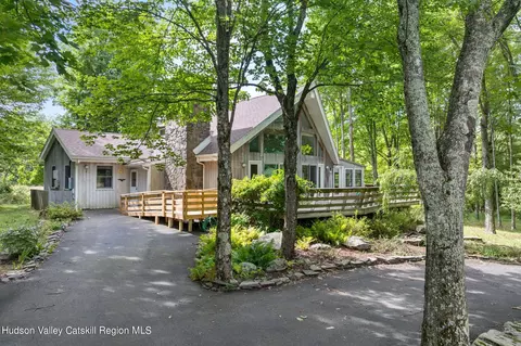 2709 Glasco Tpke, Woodstock, NY 12498