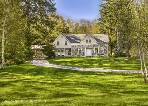 351 Peak Rd, Stone Ridge, NY 12484