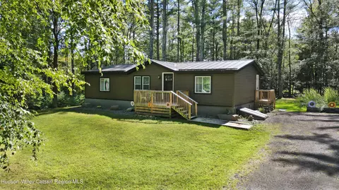 16 Pine Grove Rd, Kerhonkson, NY 12446