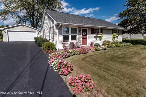 276 Glasco Tpke, Saugerties, NY 12477