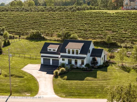 271 Ridge Rd, Milton, NY 12547