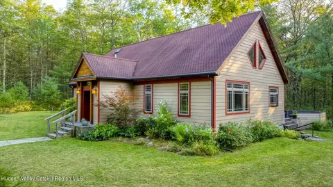 6 Bluestone Rdg, Hurley, NY 12443