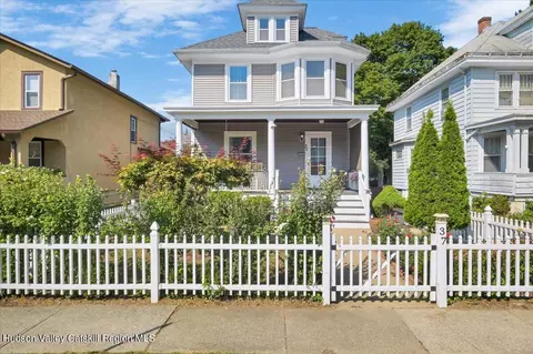 37 S Grand Ave, Poughkeepsie, NY 12603