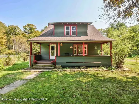 1346 Old Post Rd, Ulster Park, NY 12487