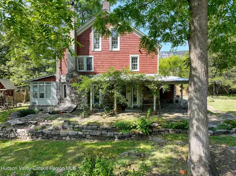 16 Hasbrouck Rd, New Paltz, NY 12561