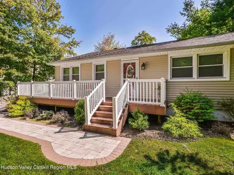 601 N Chodikee Lake Rd, Highland, NY 12528
