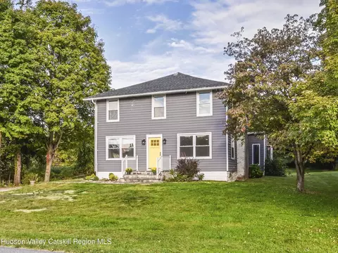 40 Cummings Ln, Highland, NY 12528