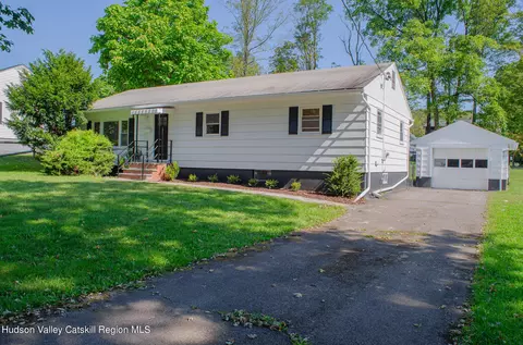 17 Elm St, Ellenville, NY 12428