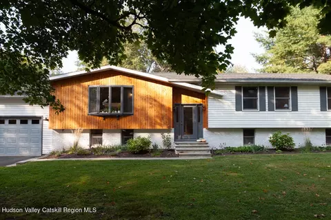 853 Lucas Ave Ext, Hurley, NY 12443