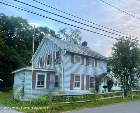 5 Elizabeth St, Red Hook, NY 12571