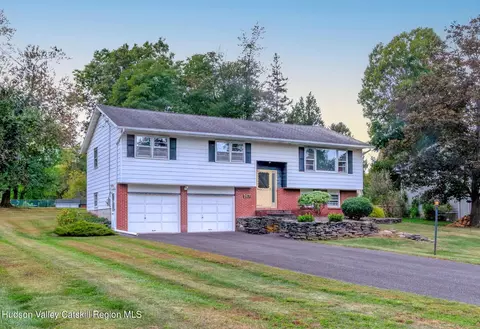 267 N Brigham Ln, Lake Katrine, NY 12449