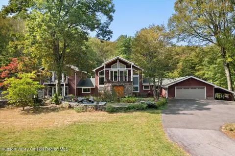 43 Popletown Rd, New Paltz, NY 12561