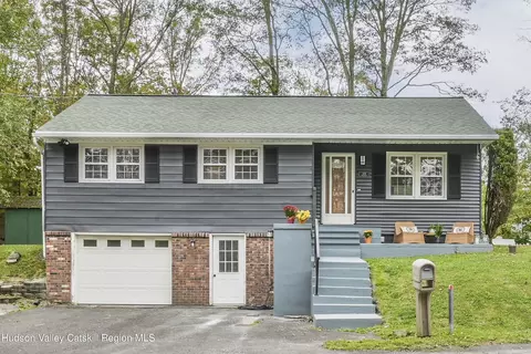 13 Marys Ave, Saugerties, NY 12477