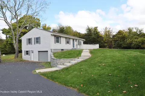 42 W Pine Rd, Staatsburg, NY 12580