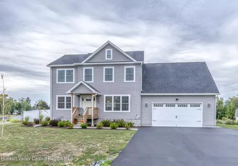 42 Bromley Rd, Saugerties, NY 12477